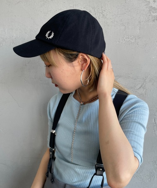 FRED PERRY（フレッドペリー）の「[FRED PERRY/フレッドペリー] ローレルリースワンポイント刺繍ロゴ キャップ（キャップ・レディース・ブラック/ネイビー・ONE SIZE）」の10枚目の写真