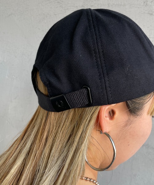FRED PERRY（フレッドペリー）の「[FRED PERRY/フレッドペリー] ローレルリースワンポイント刺繍ロゴ キャップ（キャップ・レディース・ブラック/ネイビー・ONE SIZE）」の14枚目の写真