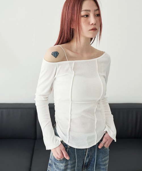 UNE MANSION(ユヌマンション)の「【UNE ORIGINAL】ワンオフショルダーアンバランスシャーリングスリットレースカットソー(Tシャツ/カットソー・レディース・アイボリー/ブラック/ホワイト/ピンク/バーガンディー/チャコール/ベージュ・FREE)」の8枚目の写真