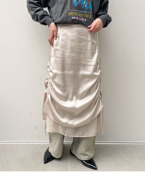 LOWRYS FARM(ローリーズファーム)の「サテンレイヤードスカート 100508(スカート・レディース・アイボリー/ブラック/チャコールグレー・FREE)」の1枚目の写真