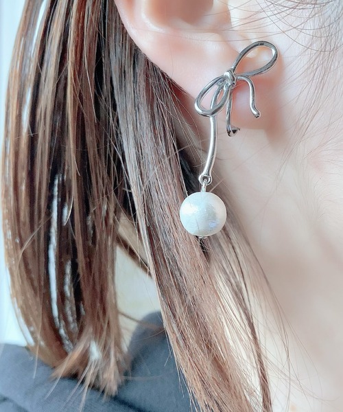 tone(トーン)の「【As】【アレルギー対応】リボン×コットンパール ゆらゆらイヤリング(ニッケルフリー)(MA)(イヤリング・レディース・ゴールド/シルバー系2/シルバー/ゴールド系2/ゴールド系3/シルバー系3/ゴールド系4・FREE)」の18枚目の写真