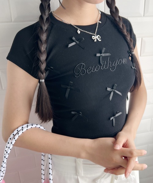 Loueme(ルエム)の「メニーリボンロゴ刺繍リブトップス(Tシャツ/カットソー・レディース・ブラック/ホワイト・FREE)」の16枚目の写真