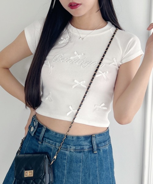 Loueme(ルエム)の「メニーリボンロゴ刺繍リブトップス(Tシャツ/カットソー・レディース・ブラック/ホワイト・FREE)」の3枚目の写真