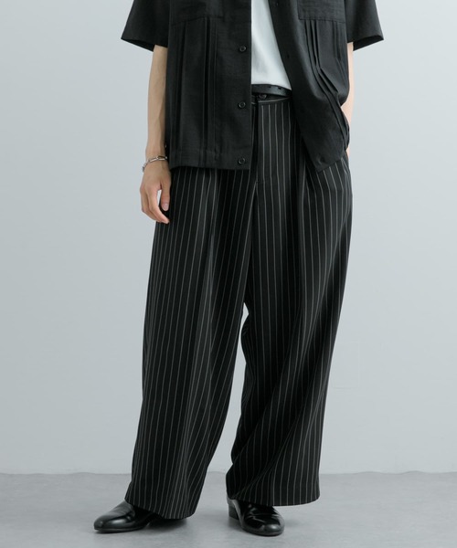 SENSE OF PLACE by URBAN RESEARCH（センスオブプレイスバイアーバンリサーチ）の「ワンタックピンストライプワイドスラックス（スラックス・メンズ・ブラック/グレー・MEDIUM/LARGE）」の4枚目の写真