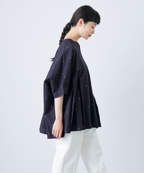 かぐれ（カグレ）の「ドット刺しゅうワイドプルオーバー（シャツ