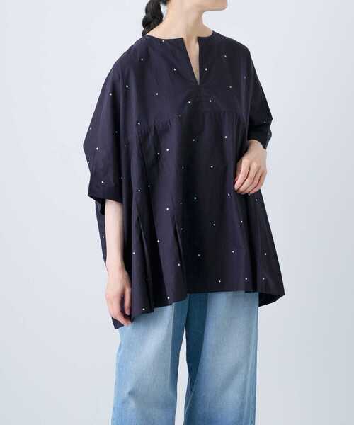 かぐれ（カグレ）の「ドット刺しゅうワイドプルオーバー（シャツ