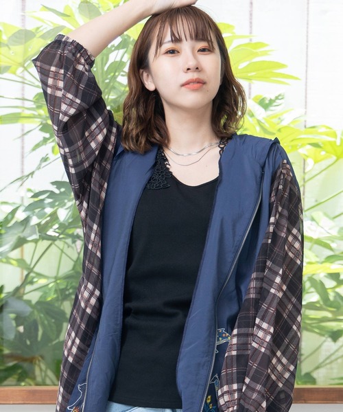 ScoLar(スカラー)の「142717:ScoLarオリジナル 花ハート柄レースタンクトップ(タンクトップ・レディース・オフホワイト/ブルー/ブラック/グリーン・M)」の17枚目の写真