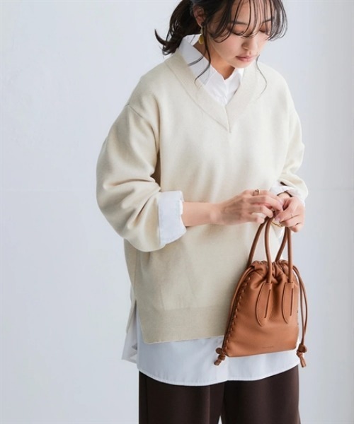 nissen（ニッセン）の「スウェットライクVネックニット（ニット/セーター・レディース・ベージュ系/ネイビー/モカ/ロイヤルブルー/パープル系/杢グレー/ライラック系/ブラック/レッド/オートミール・LL/L/M/S）」の16枚目の写真