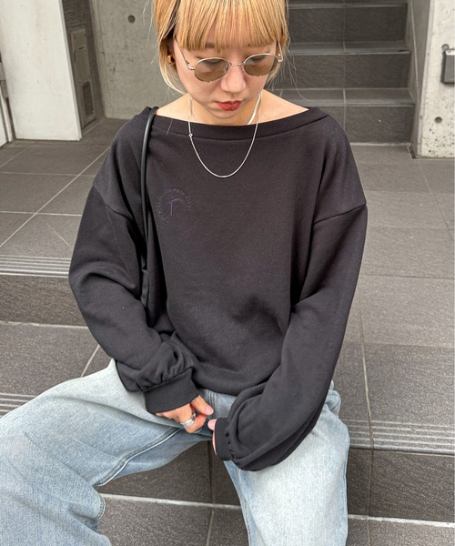 feepur（フェピュール）の「エンブロイダリーワンショルスウェット（スウェット・レディース・オートミール/ブラック/杢グレー・MEDIUM）」の17枚目の写真