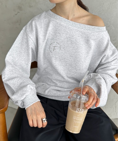 feepur（フェピュール）の「エンブロイダリーワンショルスウェット（スウェット・レディース・オートミール/ブラック/杢グレー・MEDIUM）」の11枚目の写真