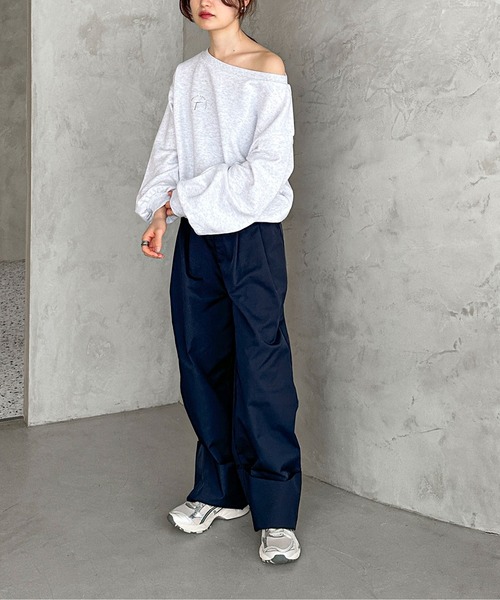 feepur（フェピュール）の「エンブロイダリーワンショルスウェット（スウェット・レディース・オートミール/ブラック/杢グレー・MEDIUM）」の10枚目の写真