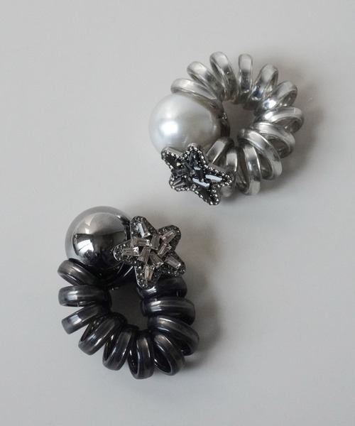 Port（ポート）の「【 Port / ポート 】ワンポイント パール ＆ スター スプリング ヘアゴム（ヘアゴム・レディース・ブラック/シルバー・FREE）」の3枚目の写真