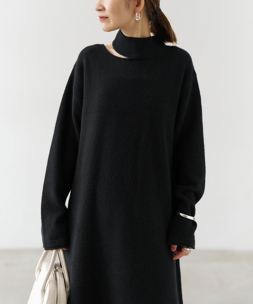 VERMEIL par iena(ヴェルメイユパーイエナ)の「ウールカシミヤスリットネックワンピース(ワンピース・レディース・レッド/ブラック・FREE)」の2枚目の写真
