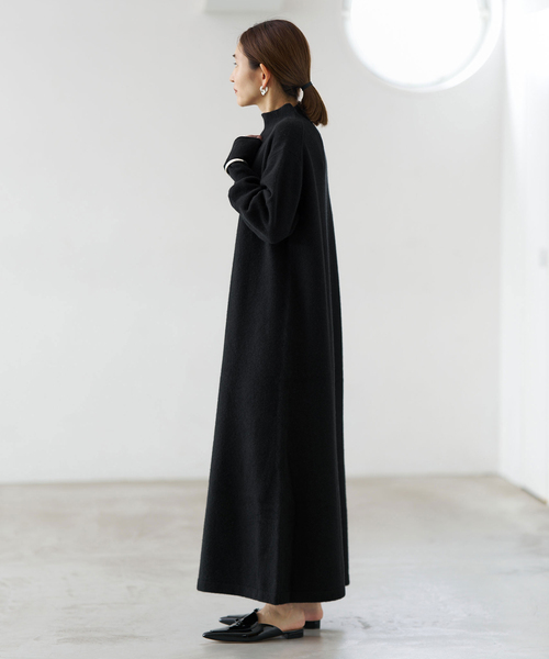 VERMEIL par iena(ヴェルメイユパーイエナ)の「ウールカシミヤスリットネックワンピース(ワンピース・レディース・レッド/ブラック・FREE)」の19枚目の写真