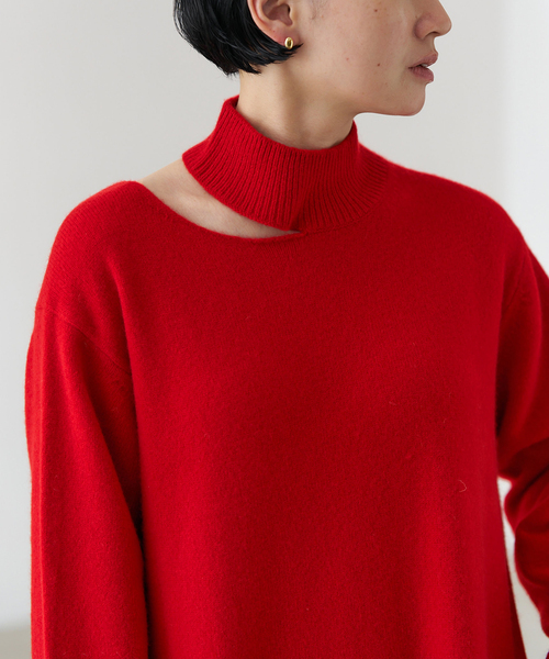 VERMEIL par iena(ヴェルメイユパーイエナ)の「ウールカシミヤスリットネックワンピース(ワンピース・レディース・レッド/ブラック・FREE)」の3枚目の写真