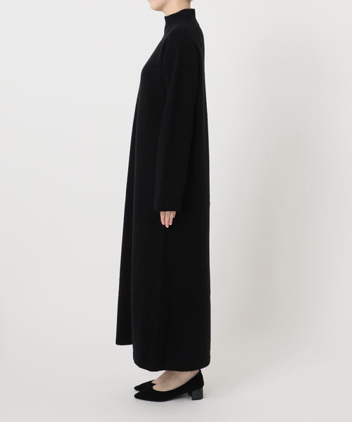 VERMEIL par iena(ヴェルメイユパーイエナ)の「ウールカシミヤスリットネックワンピース(ワンピース・レディース・レッド/ブラック・FREE)」の7枚目の写真