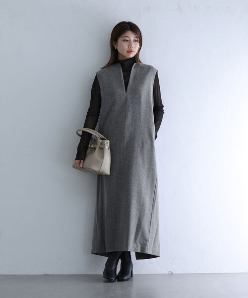 La TOTALITE(ラトータリテ)の「キーネックワンピース(ワンピース・レディース・チャコールグレー/ネイビー・36/38)」の21枚目の写真
