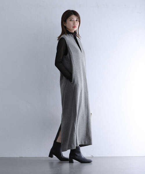 La TOTALITE(ラトータリテ)の「キーネックワンピース(ワンピース・レディース・チャコールグレー/ネイビー・36/38)」の22枚目の写真