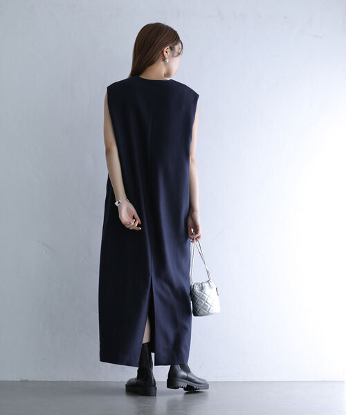 La TOTALITE(ラトータリテ)の「キーネックワンピース(ワンピース・レディース・チャコールグレー/ネイビー・36/38)」の3枚目の写真