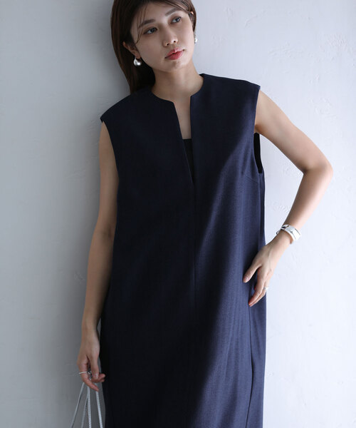 La TOTALITE(ラトータリテ)の「キーネックワンピース(ワンピース・レディース・チャコールグレー/ネイビー・36/38)」の4枚目の写真