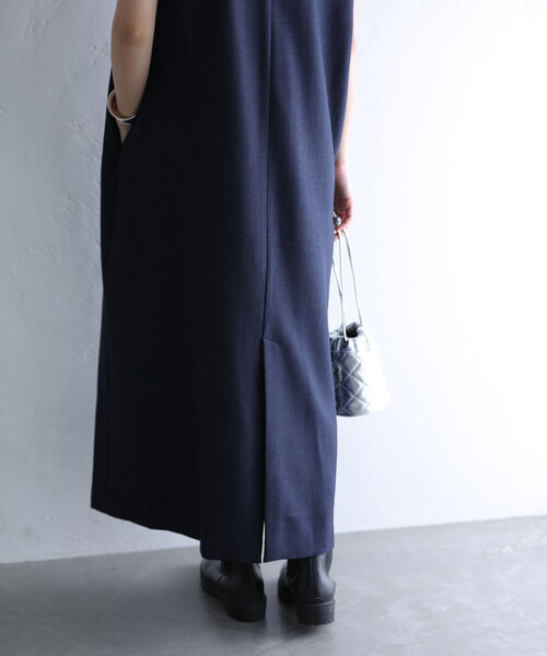 La TOTALITE(ラトータリテ)の「キーネックワンピース(ワンピース・レディース・チャコールグレー/ネイビー・36/38)」の5枚目の写真