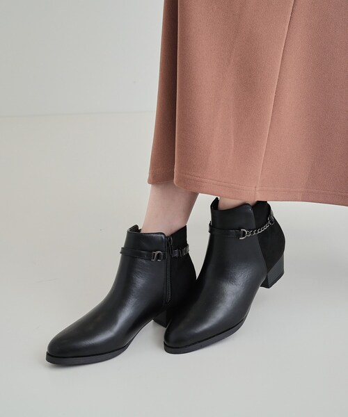 SHOO・LA・RUE(シューラルー)の「◆【22.5cm~25.0cm/ベルト取り外し可】きれいめスタイルに 2WAY 異素材配色ショートブーツ(ブーツ・レディース・ダークブラウン/ブラック・50/45/35/25)」の1枚目の写真