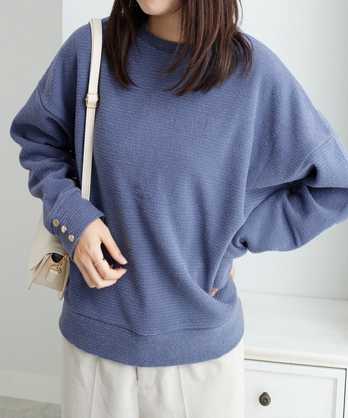 Viola e Viola(ヴィオラエヴィオラ)の「ブークレ裏起毛 袖ボタンゆるプルオーバー(Tシャツ/カットソー・レディース・ライトグリーン/ベージュ/グレー/グレイッシュブルー/ブラック・M/L/3L/LL)」の5枚目の写真