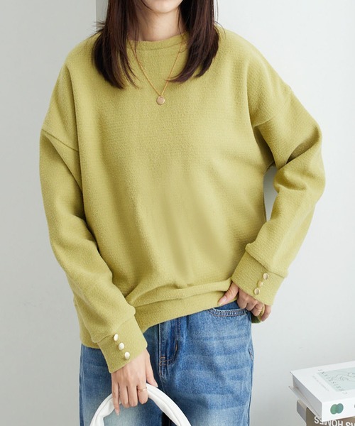 Viola e Viola(ヴィオラエヴィオラ)の「ブークレ裏起毛 袖ボタンゆるプルオーバー(Tシャツ/カットソー・レディース・ライトグリーン/ベージュ/グレー/グレイッシュブルー/ブラック・M/L/3L/LL)」の4枚目の写真
