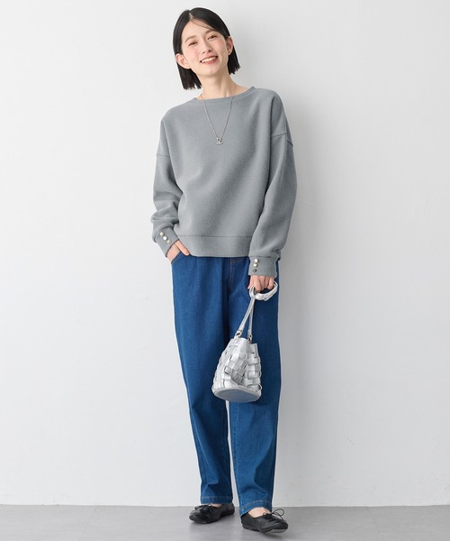 Viola e Viola(ヴィオラエヴィオラ)の「ブークレ裏起毛 袖ボタンゆるプルオーバー(Tシャツ/カットソー・レディース・ライトグリーン/ベージュ/グレー/グレイッシュブルー/ブラック・M/L/3L/LL)」の11枚目の写真