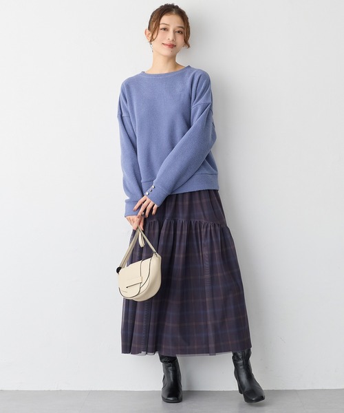Viola e Viola(ヴィオラエヴィオラ)の「ブークレ裏起毛 袖ボタンゆるプルオーバー(Tシャツ/カットソー・レディース・ライトグリーン/ベージュ/グレー/グレイッシュブルー/ブラック・M/L/3L/LL)」の19枚目の写真