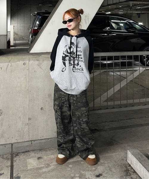 sedacle(セダクル)の「ラグラン配色ロゴパーカー(パーカー・メンズ・ブラウン/レッド/ブラック・SMALL/LARGE/MEDIUM)」の7枚目の写真
