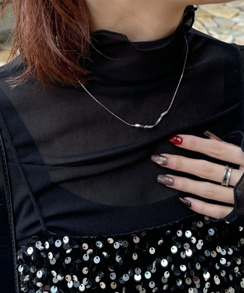 ISOOK（アイスー）の「【ISOOK / アイスー】スネークチェーンスライドネックレス  / メタルモチーフ レディース シルバー  ZOZOTOWN限定（ネックレス・レディース・シルバー・FREE）」の3枚目の写真