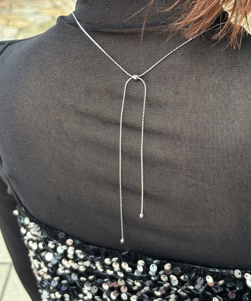 ISOOK（アイスー）の「【ISOOK / アイスー】スネークチェーンスライドネックレス  / メタルモチーフ レディース シルバー  ZOZOTOWN限定（ネックレス・レディース・シルバー・FREE）」の6枚目の写真