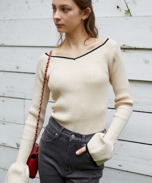 archives（アルシーヴ）の「配色ハートネックリブニット（ニット/セーター・レディース・ブルー/アイボリー/ブラック/ワイン・MEDIUM）」の5枚目の写真