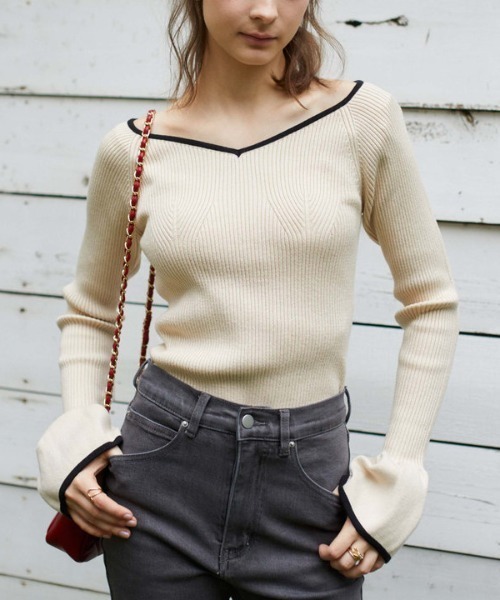 archives（アルシーヴ）の「配色ハートネックリブニット（ニット/セーター・レディース・ブルー/アイボリー/ブラック/ワイン・MEDIUM）」の7枚目の写真