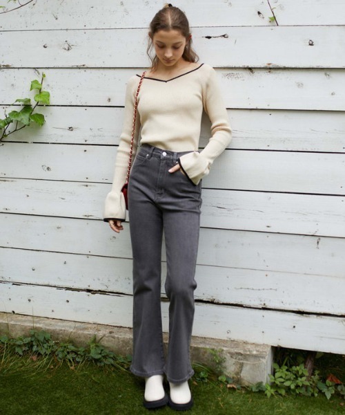 archives（アルシーヴ）の「配色ハートネックリブニット（ニット/セーター・レディース・ブルー/アイボリー/ブラック/ワイン・MEDIUM）」の10枚目の写真