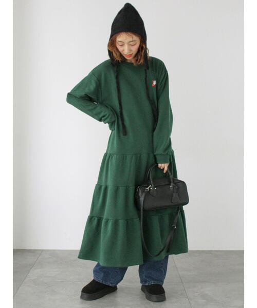 Lugnoncure(ルノンキュール)の「ワンポイント刺繍ティアードワンピース(ワンピース・レディース・オフホワイト/チャコールグレー/グリーン・F)」の3枚目の写真