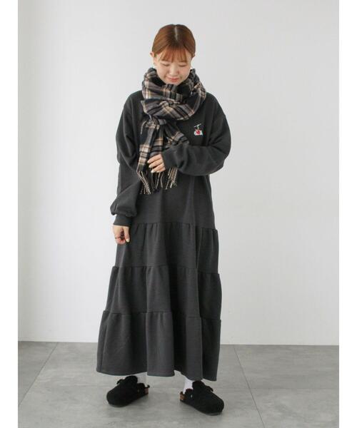 Lugnoncure(ルノンキュール)の「ワンポイント刺繍ティアードワンピース(ワンピース・レディース・オフホワイト/チャコールグレー/グリーン・F)」の13枚目の写真