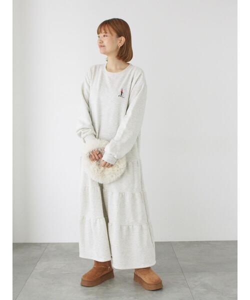 Lugnoncure(ルノンキュール)の「ワンポイント刺繍ティアードワンピース(ワンピース・レディース・オフホワイト/チャコールグレー/グリーン・F)」の9枚目の写真