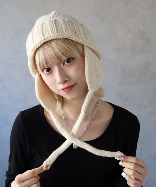 BARELY BLUE(ベアリーブルー)の「【 BARELY BLUE / ベアリーブルー 】 耳当て付き ニットキャップ(ニットキャップ/ビーニー・レディース・ブラック/アイボリー/ブルー/ブラウン/グリーン/ボルドー/レッド・FREE)」の9枚目の写真