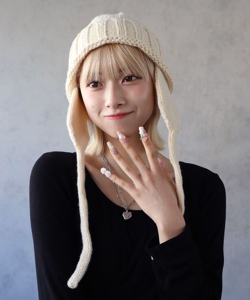 BARELY BLUE(ベアリーブルー)の「【 BARELY BLUE / ベアリーブルー 】 耳当て付き ニットキャップ(ニットキャップ/ビーニー・レディース・ブラック/アイボリー/ブルー/ブラウン/グリーン/ボルドー/レッド・FREE)」の11枚目の写真
