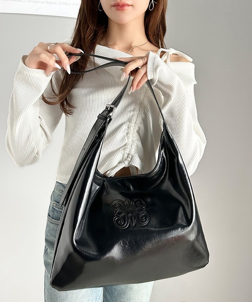 mily bilet（ミウィビレット）の「【mily bilet】機能性抜群！ロゴ型押しエナメルフェイクレザートートバッグ(大容量)（トートバッグ・レディース・ブラック/ベージュ・ONE SIZE）」の9枚目の写真