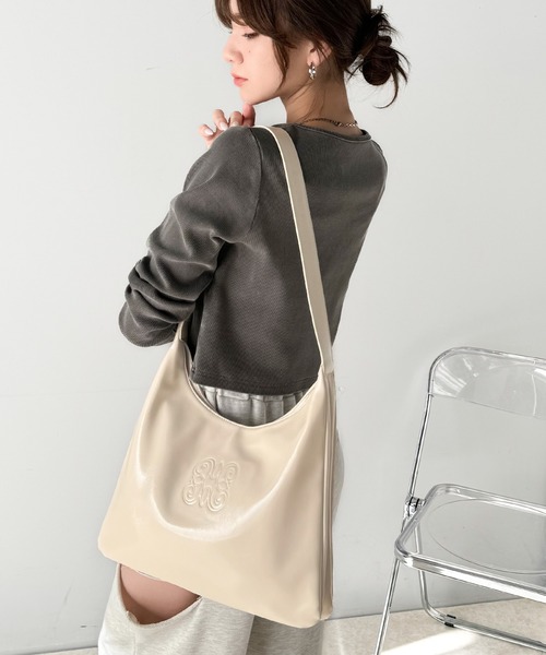 mily bilet（ミウィビレット）の「【mily bilet】機能性抜群！ロゴ型押しエナメルフェイクレザートートバッグ(大容量)（トートバッグ・レディース・ブラック/ベージュ・ONE SIZE）」の12枚目の写真