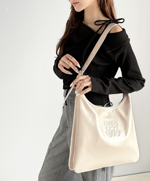 mily bilet（ミウィビレット）の「【mily bilet】機能性抜群！ロゴ型押しエナメルフェイクレザートートバッグ(大容量)（トートバッグ・レディース・ブラック/ベージュ・ONE SIZE）」の13枚目の写真