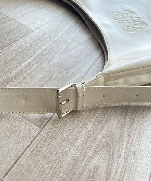 mily bilet（ミウィビレット）の「【mily bilet】機能性抜群！ロゴ型押しエナメルフェイクレザートートバッグ(大容量)（トートバッグ・レディース・ブラック/ベージュ・ONE SIZE）」の18枚目の写真