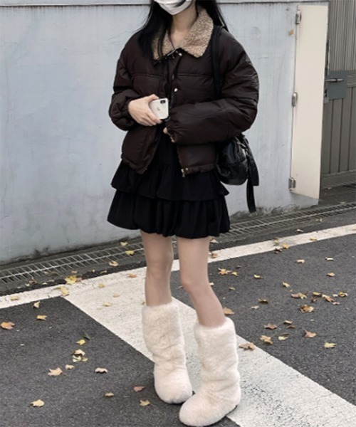 by muni:r（バイ ムニール）の「フリースバックルダウンジャケット/2024 AW COLLECTION（ダウンジャケット/コート・レディース・アイボリー/ブラック/ブラウン・FREE）」の22枚目の写真