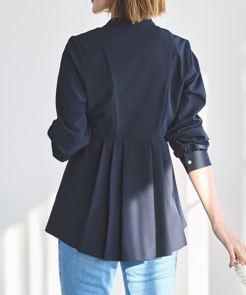 ルイルエブティック RUIRUE BOUTIQUE ウエストタック・バンドカラーフレアブラウス （グレージュ） ルイルエブティック RUIRUE BOUTIQUE ウエストタック・バンド