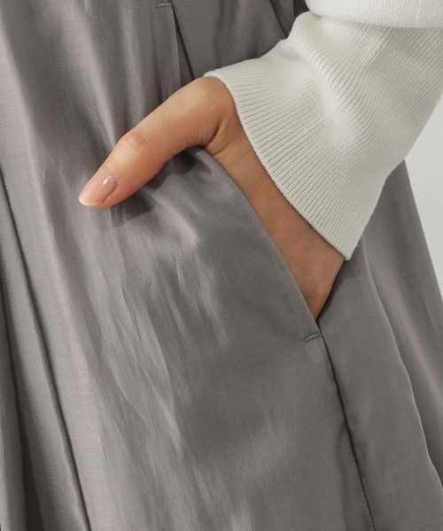 GLOBAL WORK(グローバルワーク)の「シアータックフレアスカート/253432(スカート・レディース・ライトグレー/オフホワイト/ブラック・REGULAR/SHORT)」の15枚目の写真