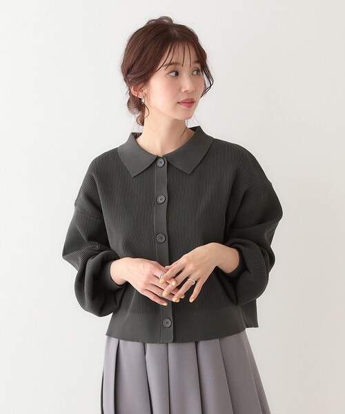 Cutie Blonde(キューティーブロンド)の「着こなしいろいろ 襟付きスポンディッシュニットカーディガン(カーディガン/ボレロ・レディース・ホワイト系5/ダークグレー/レッド系1・00)」の4枚目の写真