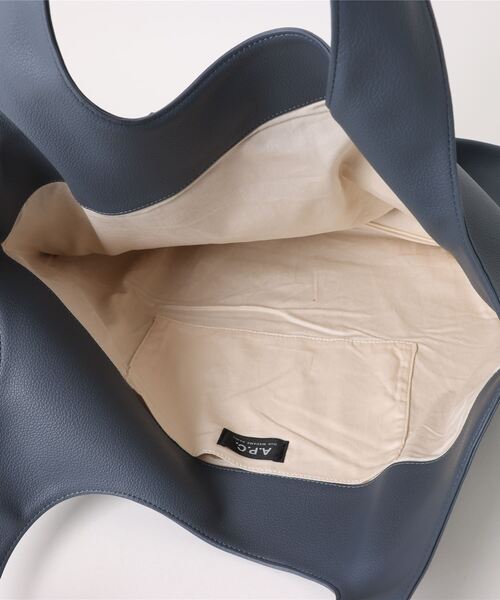 A.P.C.（アーペーセー）の「TOTE NINON（トートバッグ・メンズ・ネイビー・ONESIZE）」の4枚目の写真